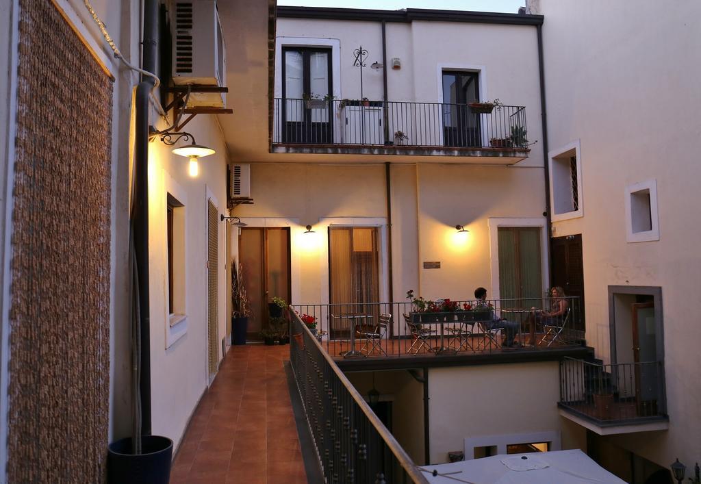 B&B Opera Catania-Fontanarossai nemzetközi repülőtér Kültér fotó