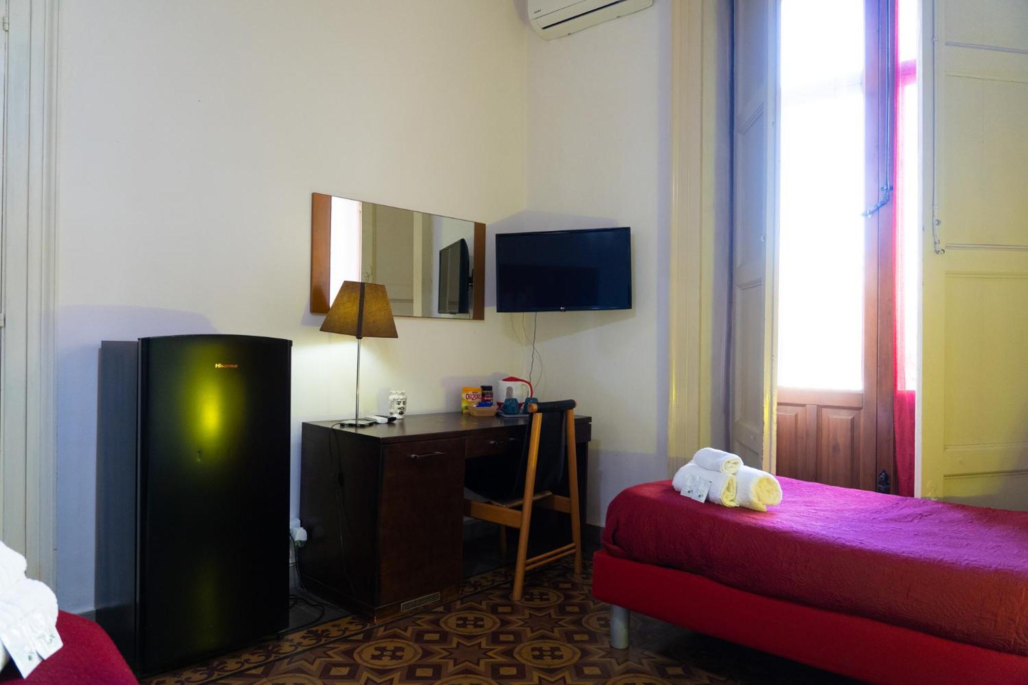 B&B Opera Catania-Fontanarossai nemzetközi repülőtér Kültér fotó